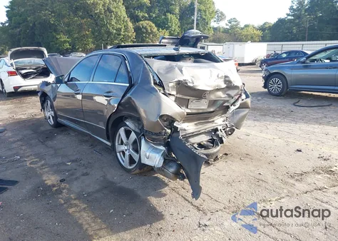 2010 Mercedes-Benz E 350 из США, поврежденный, VIN WDDHF5GB4AA170613